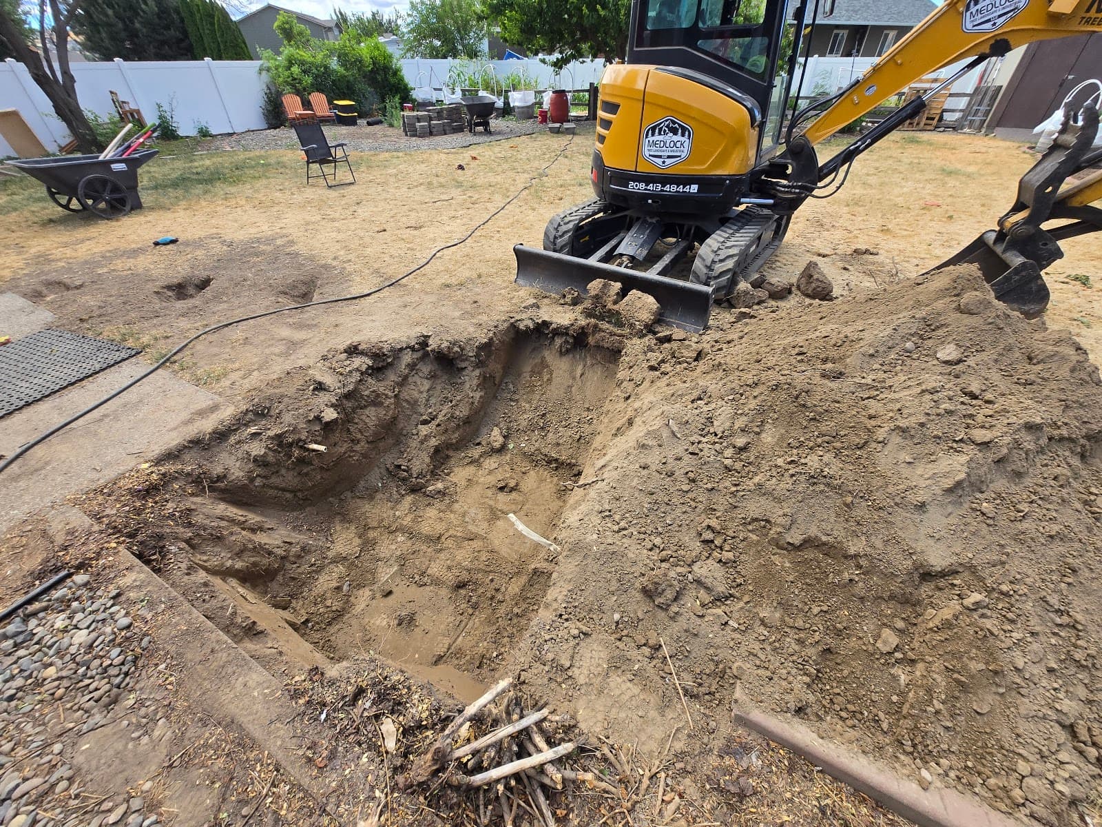 Medlock Lawn Tree & Landscape LLC